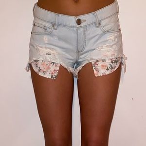 GARAGE SHORTS SIZE ONE